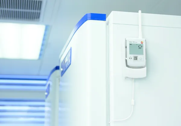 Sistema All-in-One para la Monitorización Continua de Parámetros Ambientales en Entornos Regulados